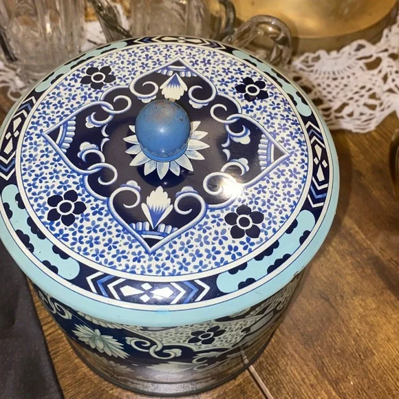 VINTAGE Daher Decorative Tin Canister Made In England 5.5 X 5 Lid Turquoise BLUE - Picture 2 of 5